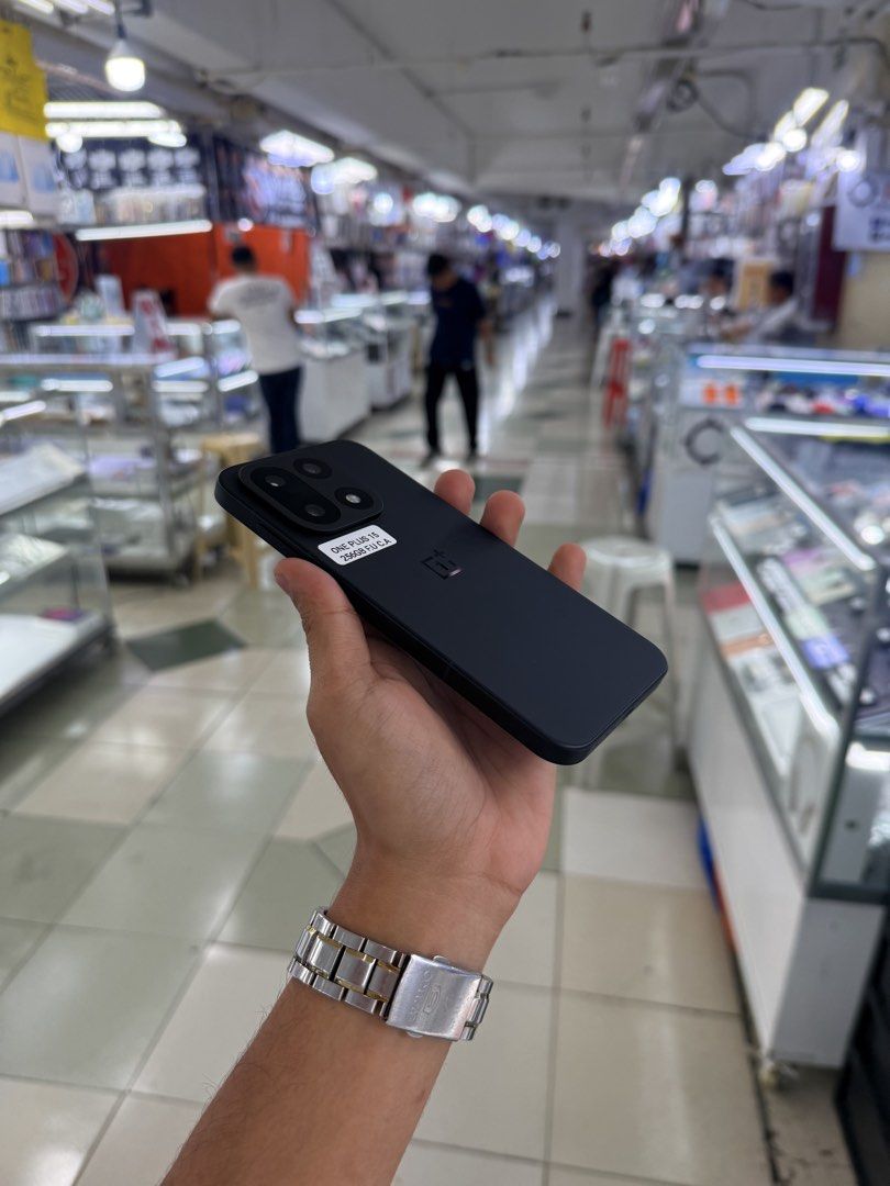 One Plus 15 Openline Global 256gb (Category: OnePlus) located in Manila. Submitted by carimgadgets (Listing ID 1426840717, Image 2). Description: - One Plus 15 - Global Version - 256GB Storage - Openline - Stylish Design.
