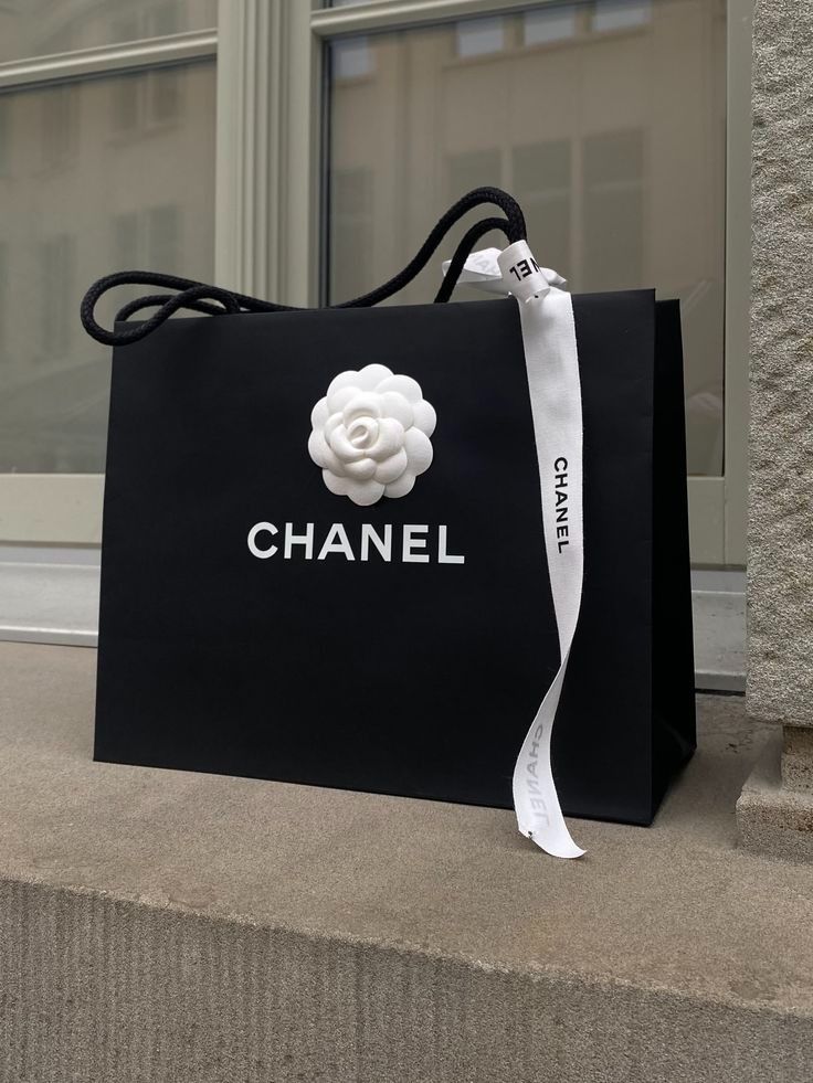 Original Chanel Paper Bag (Small Size) (Category: Luxury Bags & Wallets) located in Llanera. Submitted by denxlab (Listing ID 1426920801, Image 2). Description: Luxury packaging for your special gifts. 🖤 Original CHANEL Paper Bag ✔ Medium Size ✔ Thick premium paper ✔ Elegant and classy look 📏 Size: L: 30 cm W: 13 cm H: 24 cm 📌 Without camelia 📌 Without ribbon Perfect for gift packaging, collectors, or resellers. ⚡ Limited stocks only! #Findar