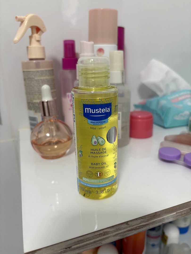 Original Mustela Oil (Category: Baby Toiletries & Grooming) located in Malabon City. Submitted by monstershaaa (Listing ID 1426804589, Image 2). Description: Used once - please check the photos Original 💯 exp. 2028 Original price - 795php rfs : nag try lang ng Ibang baby oil.
