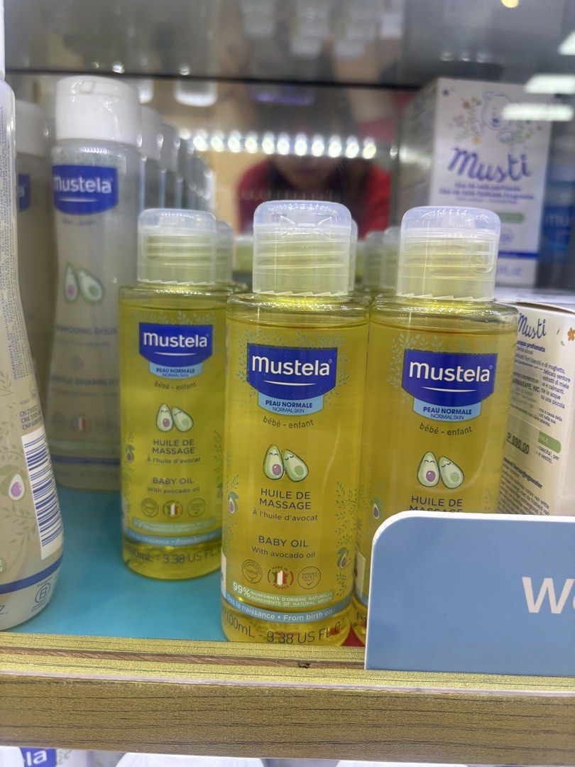 Original Mustela Oil (Category: Baby Toiletries & Grooming) located in Malabon City. Submitted by monstershaaa (Listing ID 1426804589, Image 1). Description: Used once - please check the photos Original 💯 exp. 2028 Original price - 795php rfs : nag try lang ng Ibang baby oil.