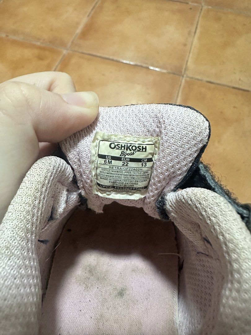 OshKosh B'gosh Toddler Shoes (Category: Babies & Kids Fashion) located in Manila. Submitted by giannamari (Listing ID 1426877914, Image 3). Description: Oshkosh size 6, 13cm Needs cleaning.