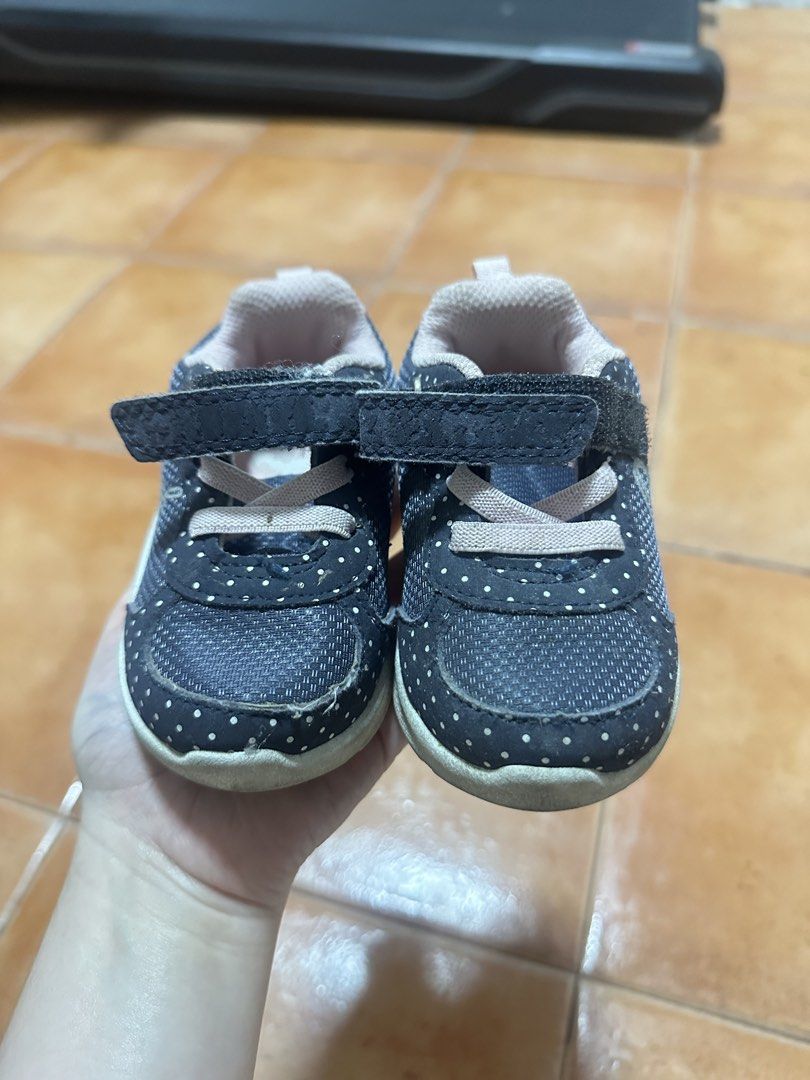 OshKosh B'gosh Toddler Shoes (Category: Babies & Kids Fashion) located in Manila. Submitted by giannamari (Listing ID 1426877914, Image 2). Description: Oshkosh size 6, 13cm Needs cleaning.