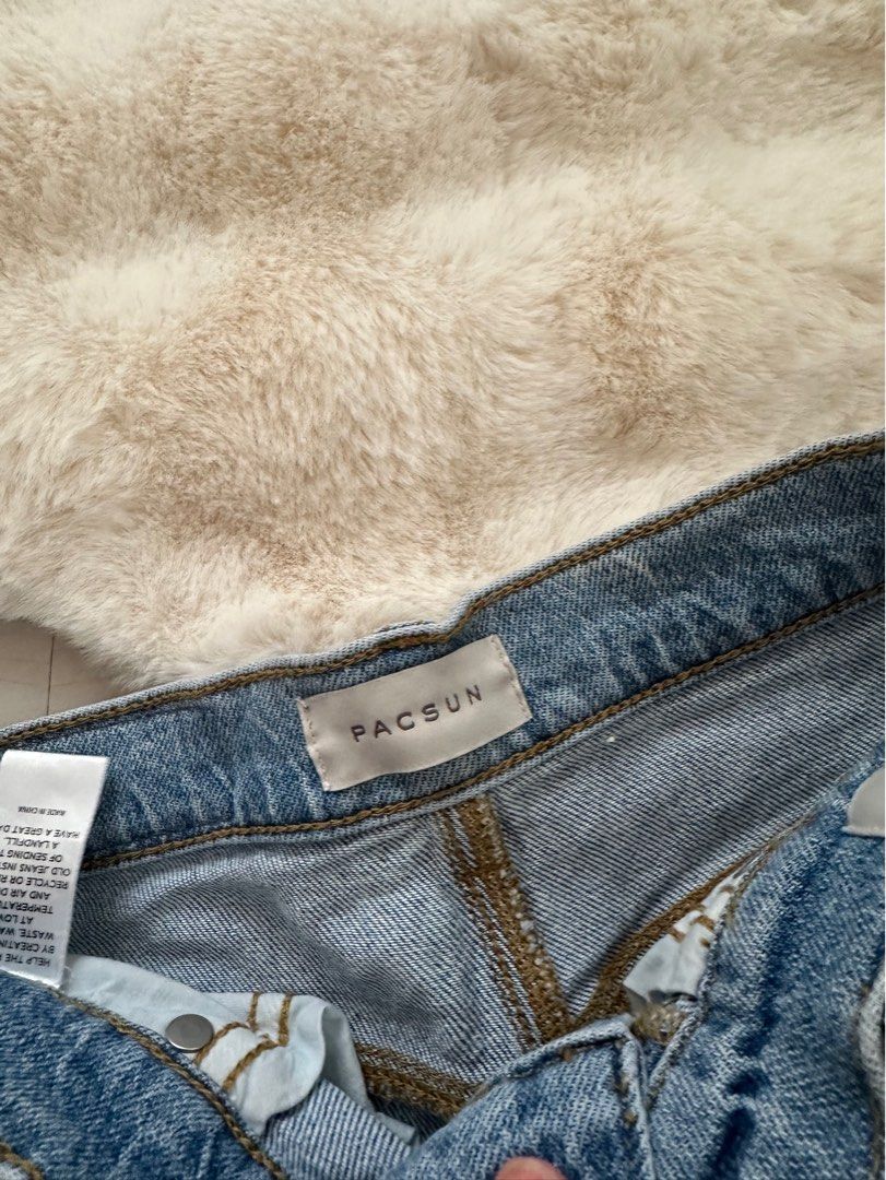 Pacsun Stretch Wide Leg Jeans (Category: Jeans) located in Binan City. Submitted by piaa.13 (Listing ID 1426870431, Image 2). Description: Mid waist - size 25.