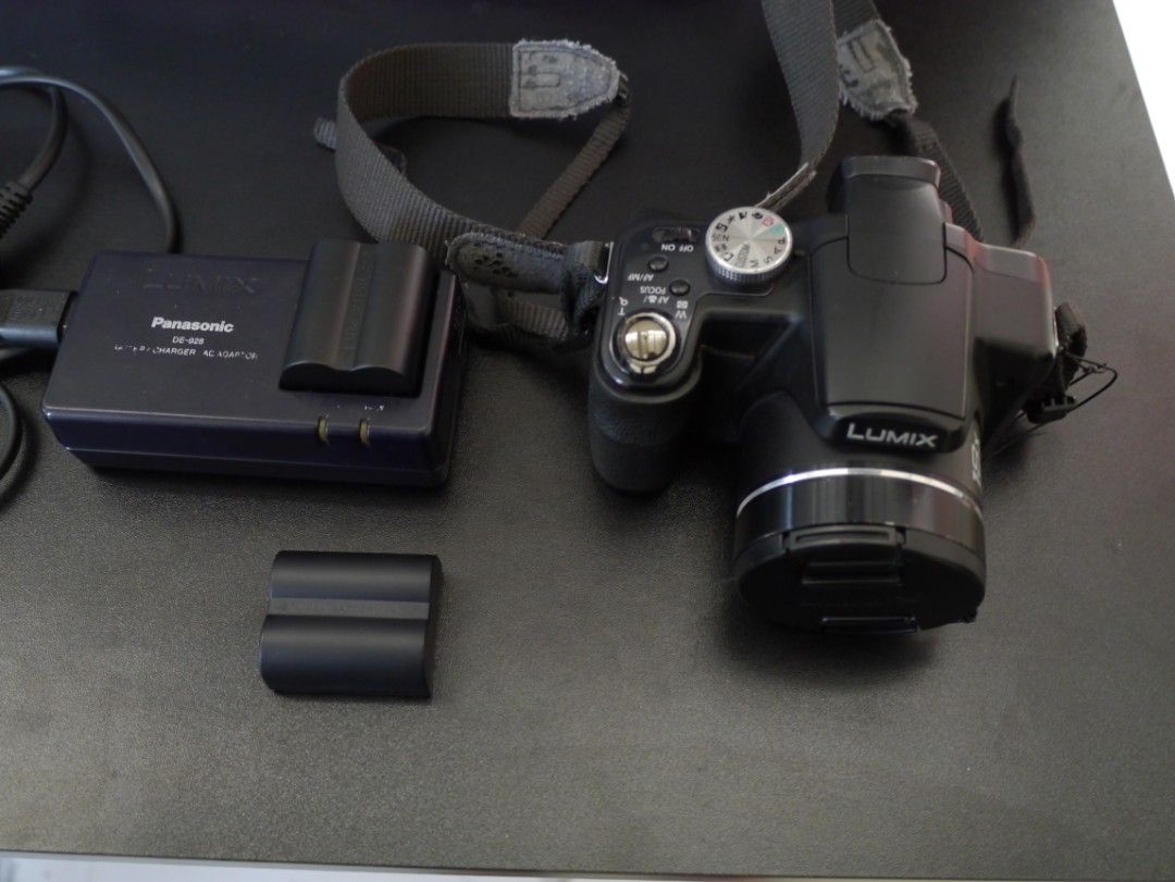 Panasonic Lumix DMC-FZ18 (Category: Cameras) located in Mendez-Nunez. Submitted by cjgm23 (Listing ID 1423277820, Image 3). Description: Panasonic Lumix DMC-FZ18 Negotiable! issue: lens dust Inclusions 2gb sd card 3 batteries charger strap lens cover.
