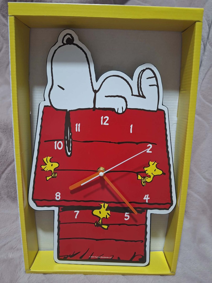 Peanuts Snoopy Deco Wall Clock, Furniture & Home Living, Home Decor ...