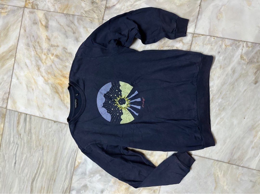 2 FOR 800 Penshoppe Sweatshirt sweater (Category: Longsleeves) located in Manila. Submitted by user778899 (Listing ID 1426951983, Image 2). Description: 2 FOR 800.