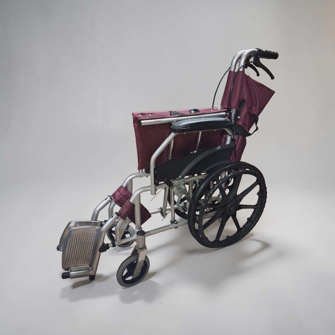 Portable wheelchair (Category: Wheelchairs) located in Pasig City. Submitted by stelala19 (Listing ID 1426906910, Image 2). Description: Lightweight and portable wheelchair • foldable and easy to transport • comfortable seat and steady frame • ideal for travel or home use • issue: needs tire replacement Shpg c/o buyer MOP: GCash/BPI/BDO Location: Pasig City .