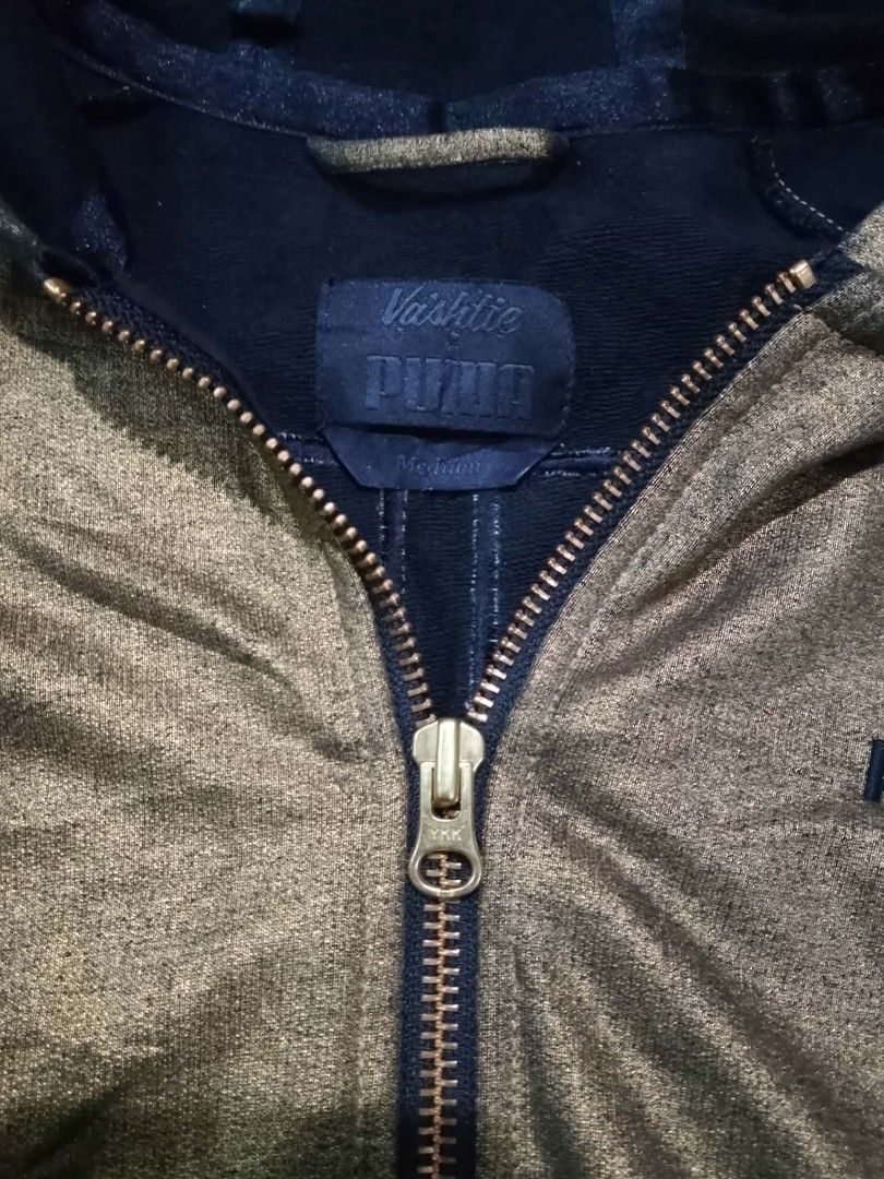 Puma X Vashtie Hoodie (Category: Hoodies) located in Panabo. Submitted by sinneddasalla (Listing ID 1426792747, Image 3). Description: PUMA x VASHTIE good condition Color: Metalic Gold w: 22.5 L: 27 hem: 20 80% cotton 20% polyester Embroidery design Location: Panabo City, Davao Del Norte 🚀Can ship through JNT.