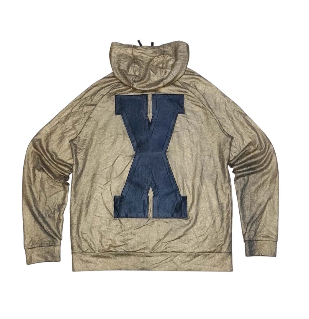 Puma X Vashtie Hoodie (Category: Hoodies) located in Panabo. Submitted by sinneddasalla (Listing ID 1426792747, Image 2). Description: PUMA x VASHTIE good condition Color: Metalic Gold w: 22.5 L: 27 hem: 20 80% cotton 20% polyester Embroidery design Location: Panabo City, Davao Del Norte 🚀Can ship through JNT.