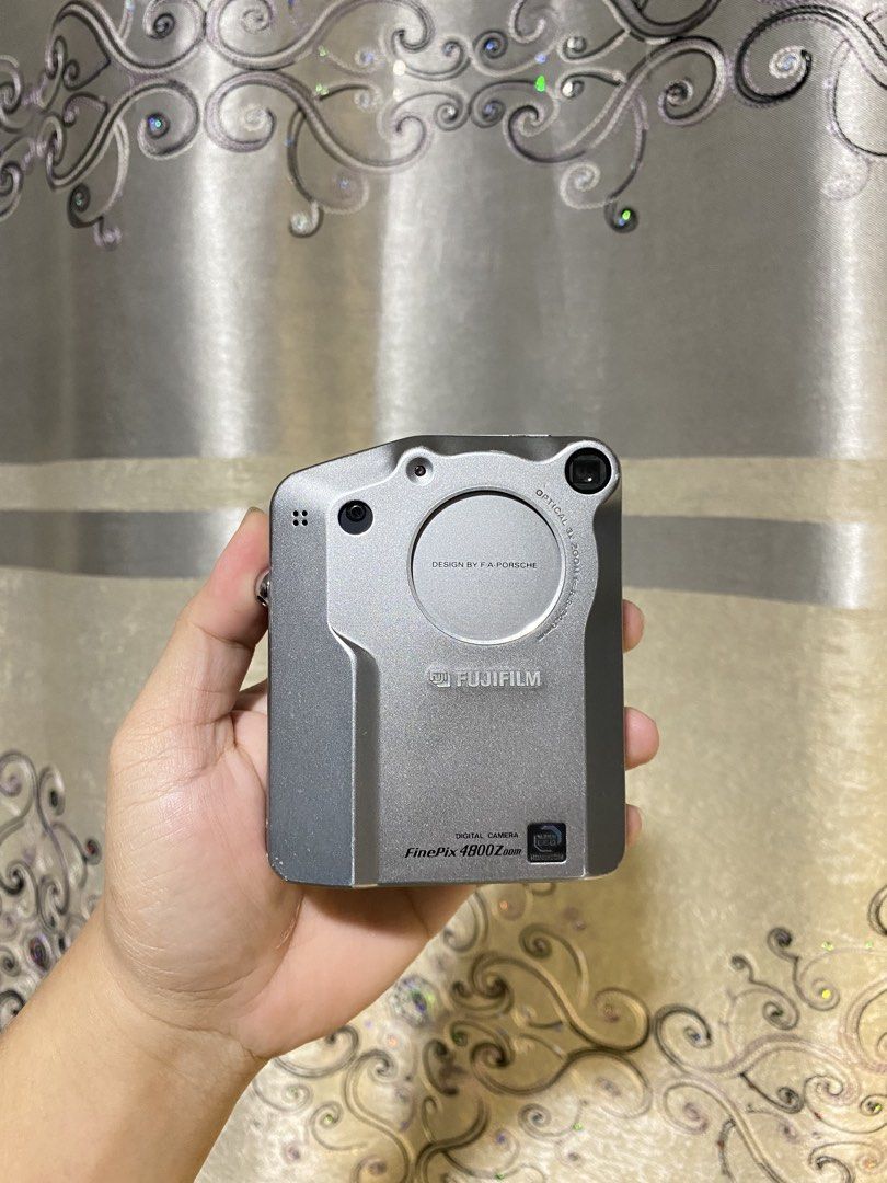 RARE FUJIFILM FINEPIX 4800zoom (Category: Cameras) located in Mandaluyong City. Submitted by mariahsolangeyyy (Listing ID 1426946511, Image 2). Description: RARE FUJIFILM FINEPIX 4800zoom untested. Had no batteries to test it.