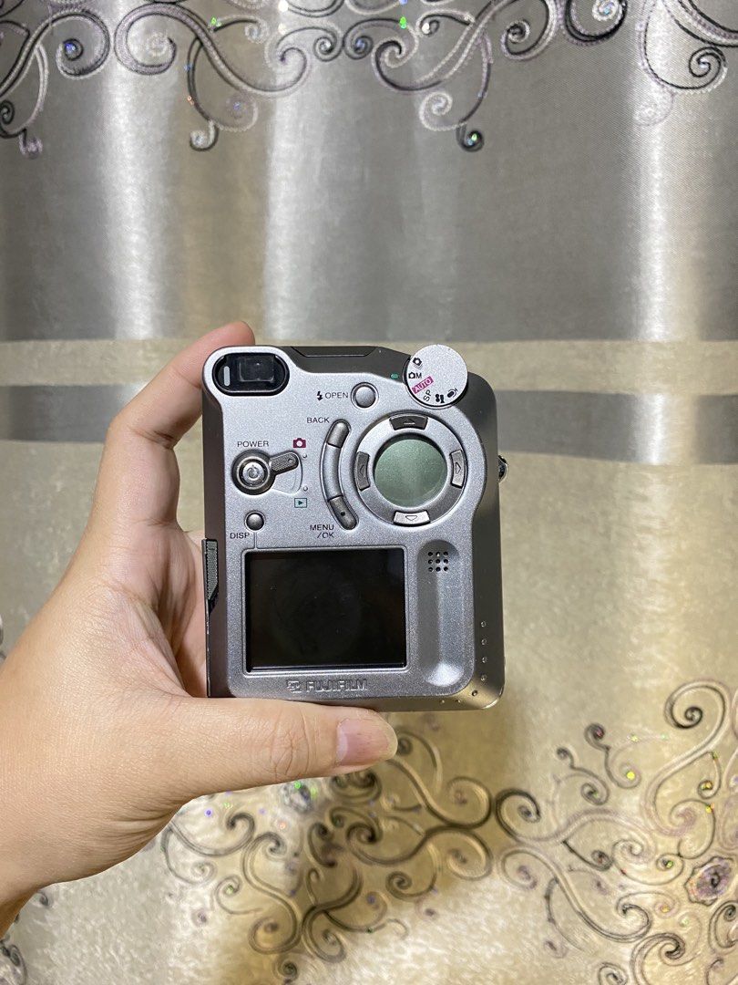 RARE FUJIFILM FINEPIX 4800zoom (Category: Cameras) located in Mandaluyong City. Submitted by mariahsolangeyyy (Listing ID 1426946511, Image 3). Description: RARE FUJIFILM FINEPIX 4800zoom untested. Had no batteries to test it.