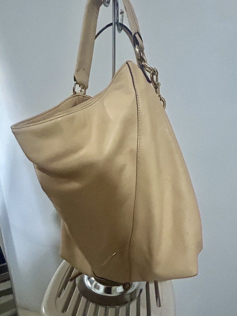 Rebecca Minkoff Leather Hobo Bag Free Rabeanco Bag (Category: Luxury Bags & Wallets) located in Manila. Submitted by antonette85950 (Listing ID 1426848234, Image 3). Description: ORIGINAL REBECCA MINKOFF HOBO SHOULDER BAG ORIGINAL LEATHER NEEDS A LITTLE CLEANING AS SEEN IN THE PICTURE FREE RABEANCO BAG AS SEEN IN THE PICTURE (rabeanco bag also needs cleaning and I stitched the inner also) SELLING PRICE:₱4,000.00 only RFS: I no longer use big bags