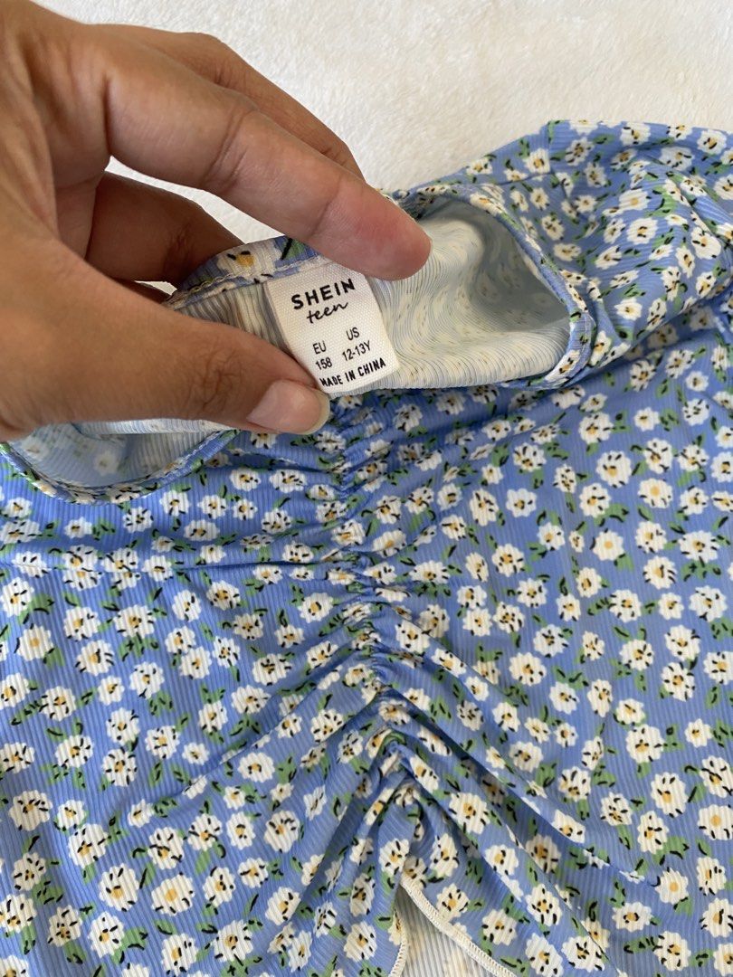 Croptop (Category: Others Tops) located in Cavite. Submitted by jaydaascollection (Listing ID 1426792678, Image 3). Description: - SHEIN Ruched Crop Top - Size: XS (EU 34, UK 6, US 2) - Features a charming blue floral print - Stylish ruched design - Layered Condition: 4 - Perfect for casual wear.