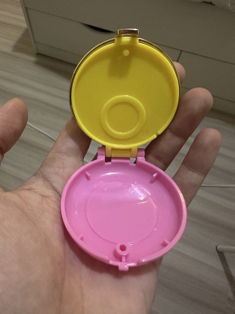 Sailor Moon Compact Mirror (Category: Mirrors) located in Taguig. Submitted by chrryblssmhvn (Listing ID 1426902938, Image 3). Description: pwede lagyan ng makeup puff and makeup or anything bahala na kayo hehe.