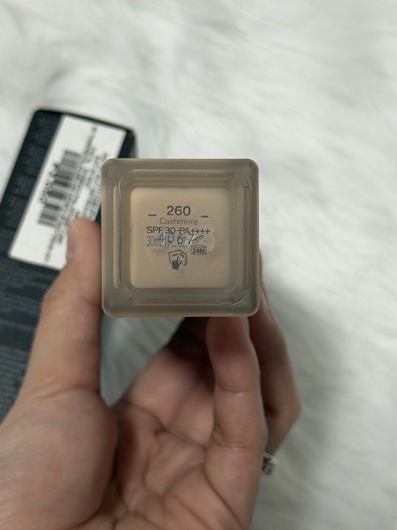Shiseido Synchro Skin Self-Refreshing Foundation (Category: Makeup) located in Manila. Submitted by srbpreloved (Listing ID 1426885714, Image 3). Description: 99% Full Used once for swatch only Shade: Cashmere Rfs: Too dark for me.