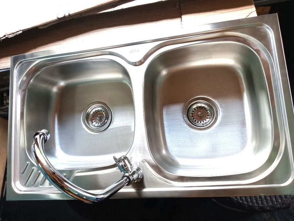 Stainless Steel Double Bowl Kitchen Sink (Category: Bathroom & Kitchen Fixtures) located in Manila. Submitted by muranglababo_ph2026 (Listing ID 1426955852, Image 2). Description: 🛠️ Stainless Double Sink with Faucet – Complete Set! ✨ Bagong-bago, ready to install! 📏 Size: 17 ½ x 31 ½ inches ⬇️ Depth: 6 inches 🚰 Kasama na: faucet at fittings 💰 Presyo: ₱2,200 only! ✅ Matibay at stainless steel – pangmatagalan ✅ Double tub para mas convenient s