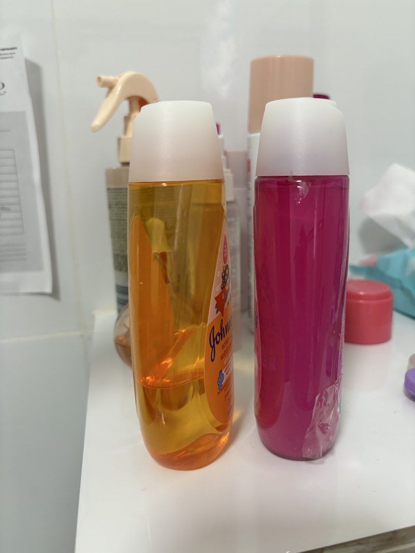 take all - Johnsons shampoo (Category: Baby Toiletries & Grooming) located in Malabon City. Submitted by monstershaaa (Listing ID 1426804394, Image 3). Description: used na po yung nasa orange bottle pls check the photos RFS : Hindi hiyang sa kids ko.