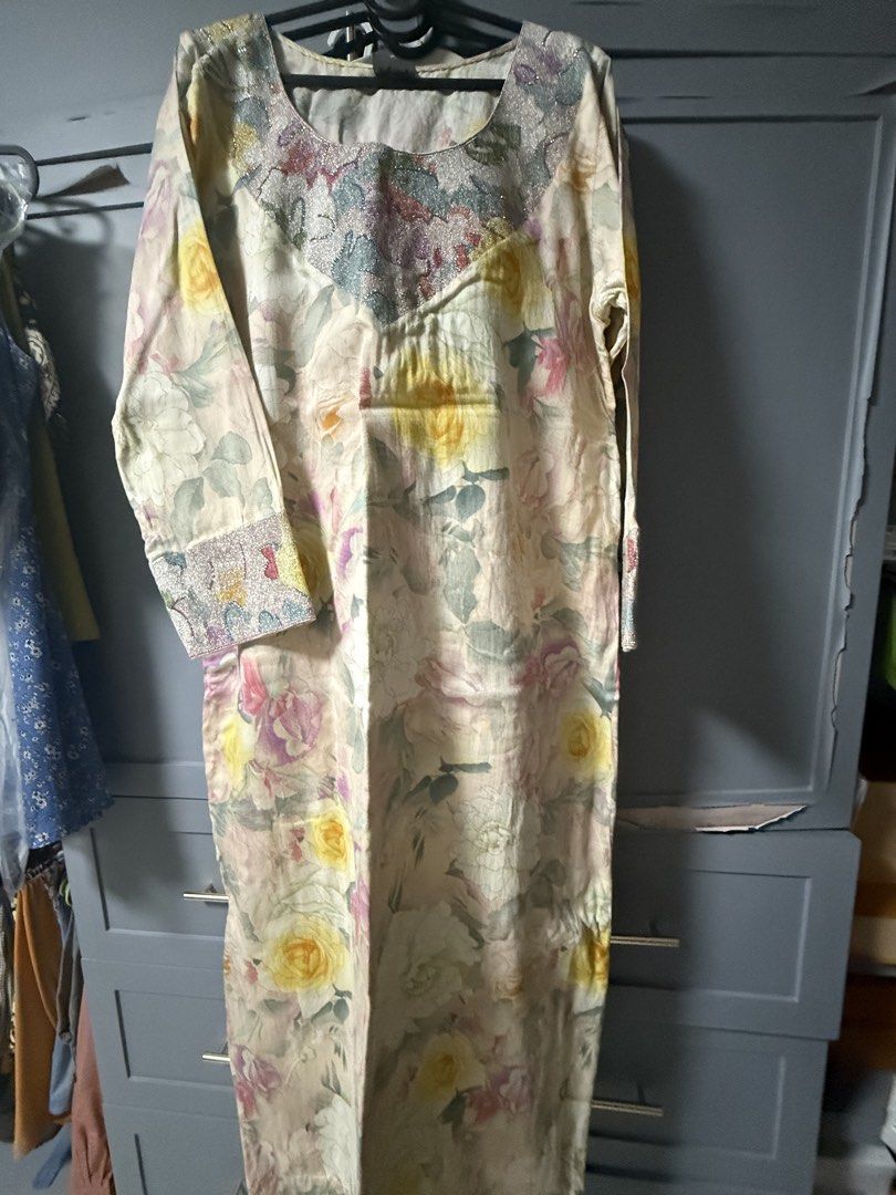 TAKEALL ONLY!!! Muslim Maxi Dresses (Category: Dresses) located in Manila. Submitted by watchesandbeyond09 (Listing ID 1426864344, Image 3). Description: FOR TAKEALL ONLY FREE SIZE VERY GOOD CONDITION KAYO NA PO MAGLABA ULIT NATAGO LANG SA CLOSET FITS L-XL.