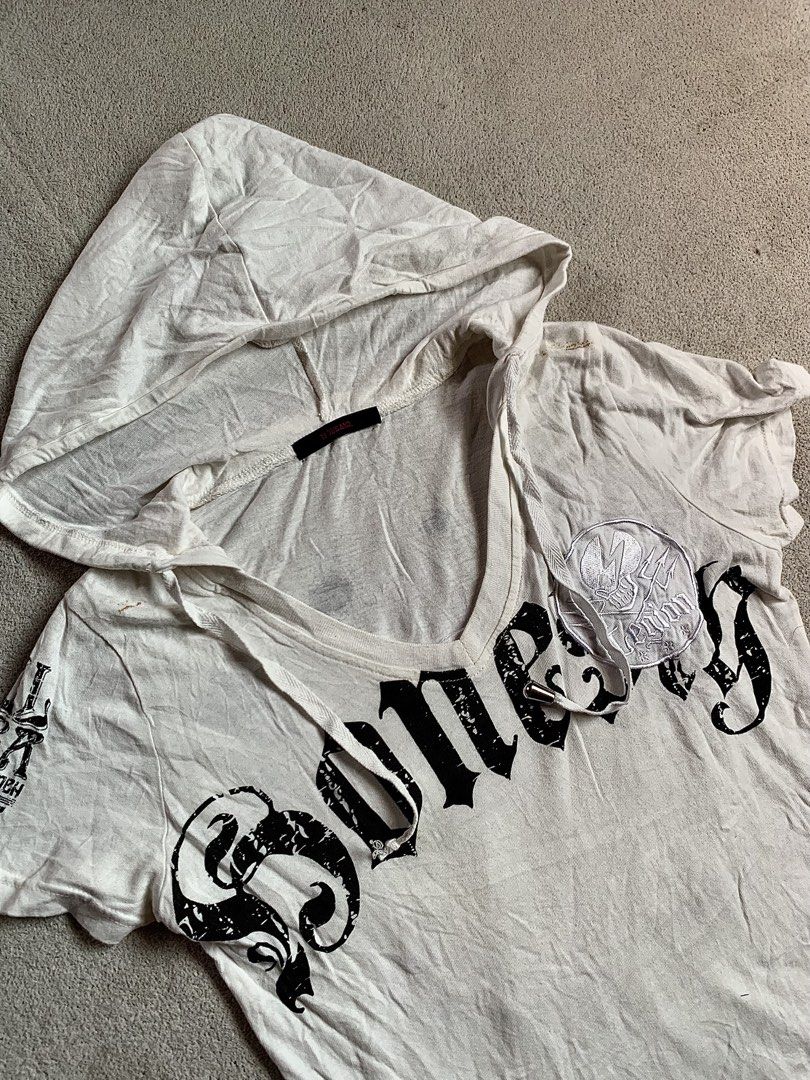 Thousand Grunge Punk Gyaru (Category: Shirts) located in Cagayan de Oro. Submitted by _kuroxxe (Listing ID 1426941039, Image 2). Description: Width 17.5 Inches Length 28.5 Inches Issue: stains .
