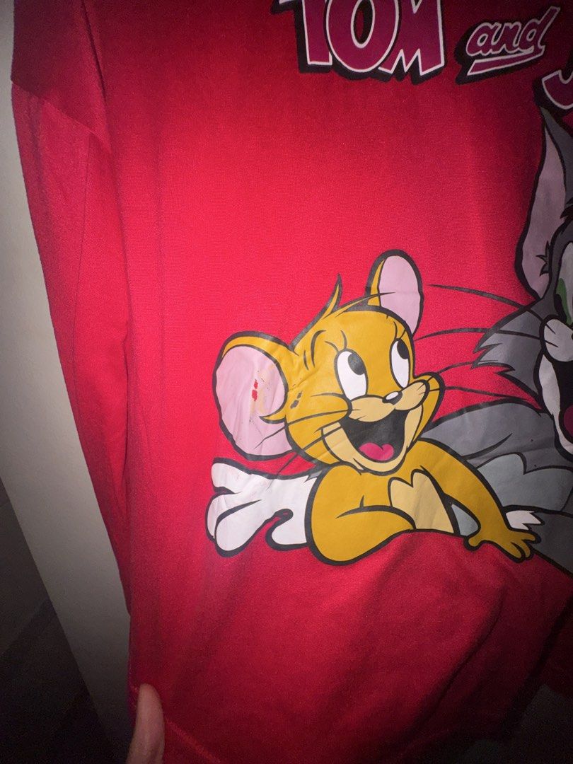 Tom and Jerry Red Long Sleeve Shirt (Category: Longsleeves) located in Paranaque City. Submitted by kdpreloved_ (Listing ID 1426896905, Image 3). Description: Cracked print OG Tom and Jerry merch.