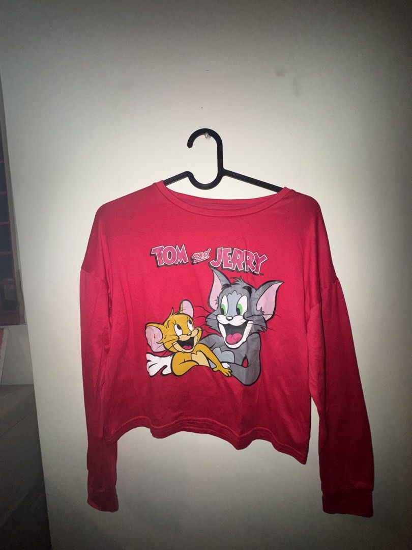Tom and Jerry Red Long Sleeve Shirt (Category: Longsleeves) located in Paranaque City. Submitted by kdpreloved_ (Listing ID 1426896905, Image 2). Description: Cracked print OG Tom and Jerry merch.