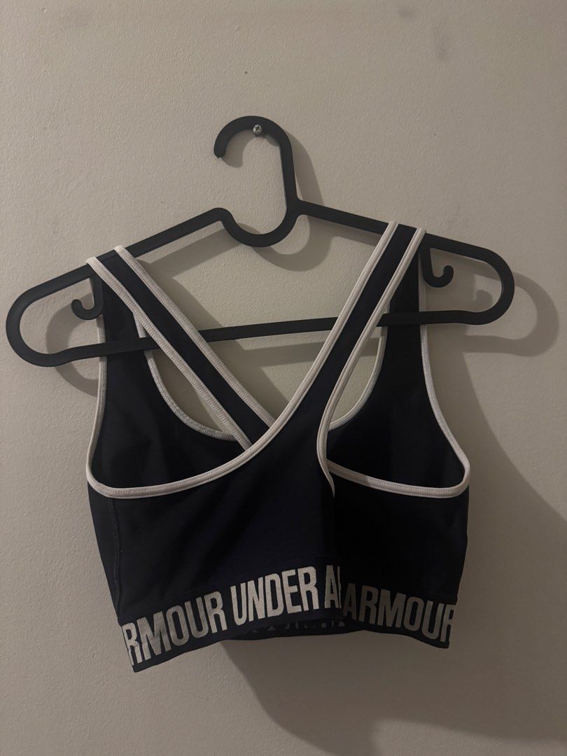 Under Armour Sports Bra (Category: Activewear) located in Paranaque City. Submitted by kdpreloved_ (Listing ID 1426900255, Image 3). Description: Dm me the actual size :) Like new condition.