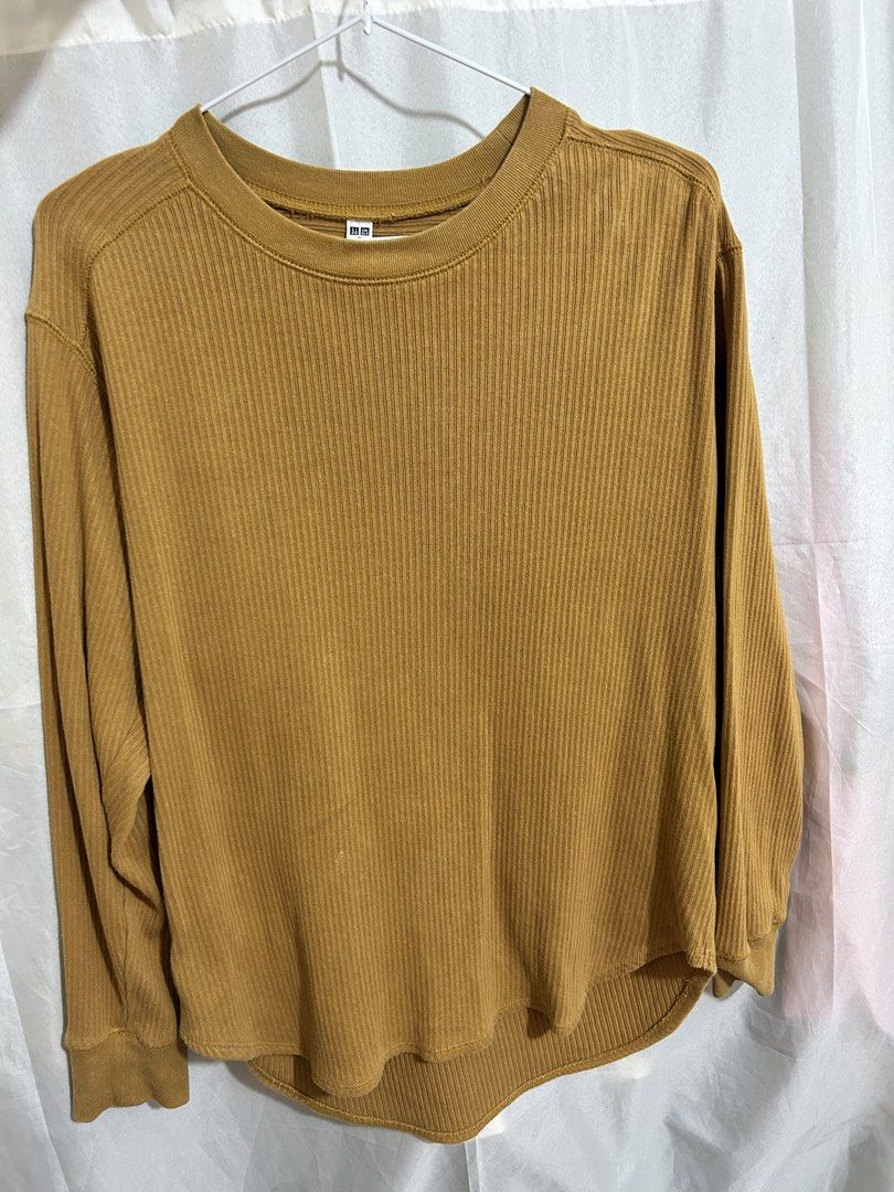 Uniqlo Ribbed Long Sleeve Top (Category: Longsleeves) located in Tuguegarao City. Submitted by notacoolkid (Listing ID 1426937409, Image 1). Description: .