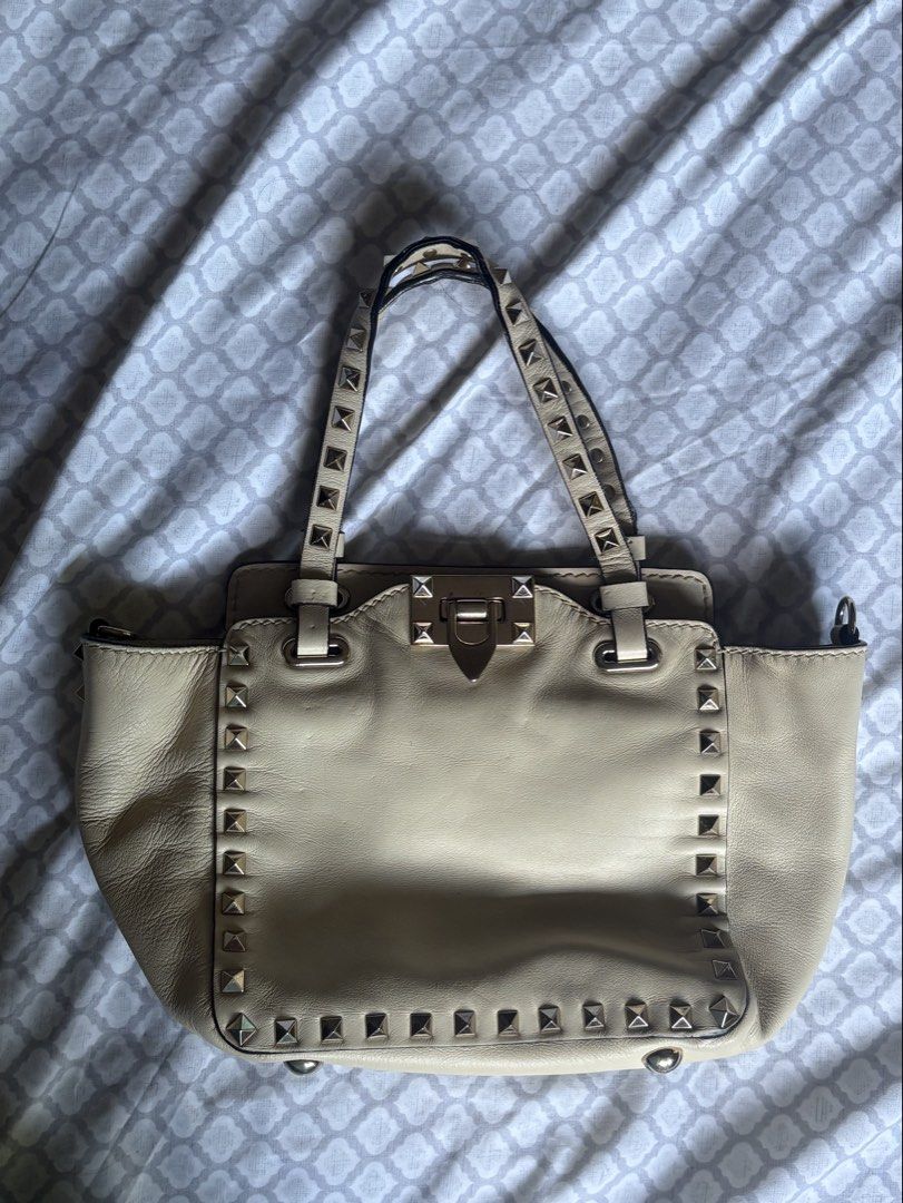 Authentic Valentino Garavani Rockstud Handbag Small (Category: Luxury Bags & Wallets) located in Cebu City. Submitted by corporalsel (Listing ID 1426869862, Image 1). Description: -Guaranteed Authentic -used personal bag, complete studs. Just needs cleaning. No stains on leather, almost like new. -giveaway price, just decluttering my luxury bags -with strap.