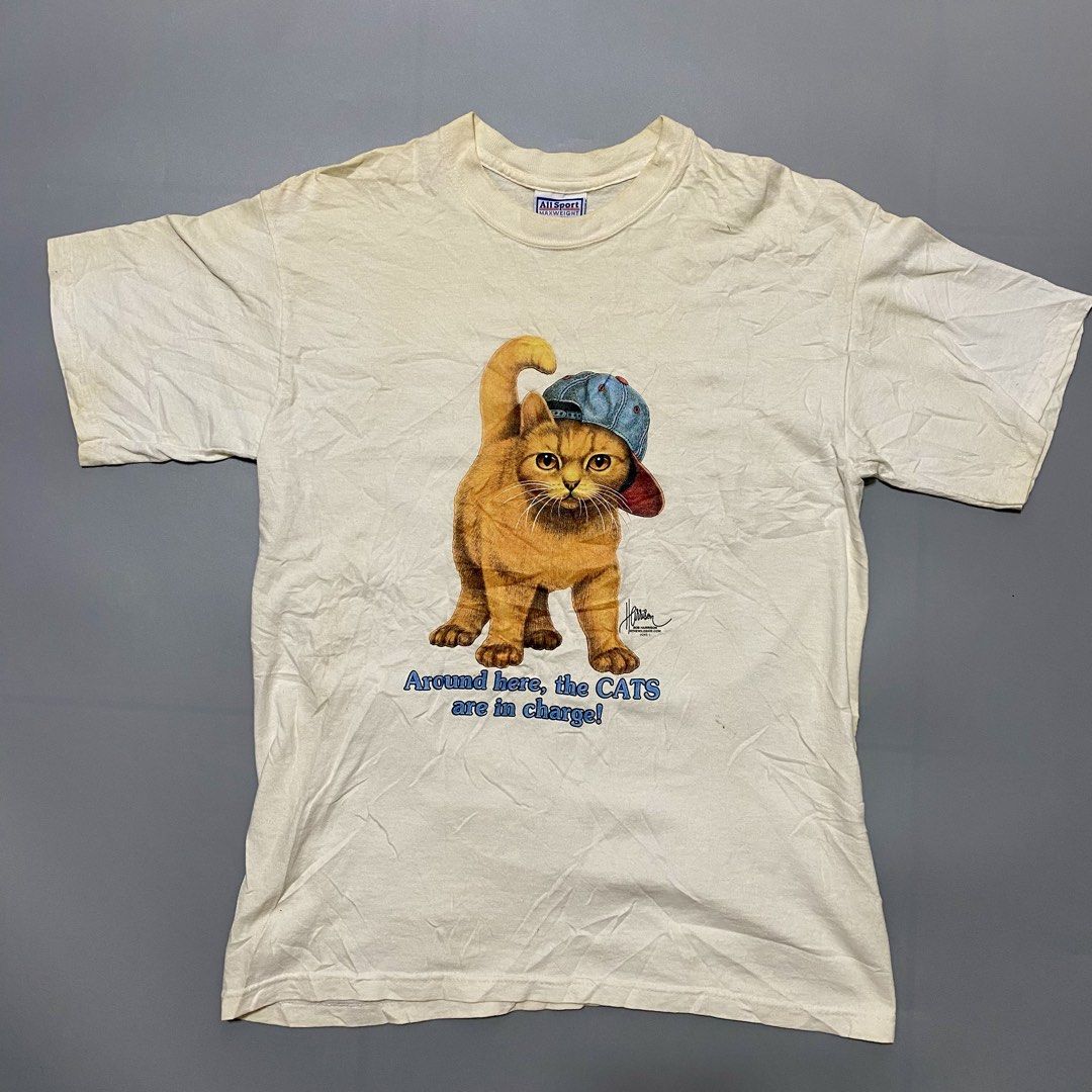Vintage 90s Art Tee Cat Bob Harrison (Category: Tshirts & Polo Shirts ) located in Imus. Submitted by fndsvntg_307 (Listing ID 1426940124, Image 1). Description: Vintage Cat Bob Harrison Size medium adult Need wash only Excellent condition Price: 850.