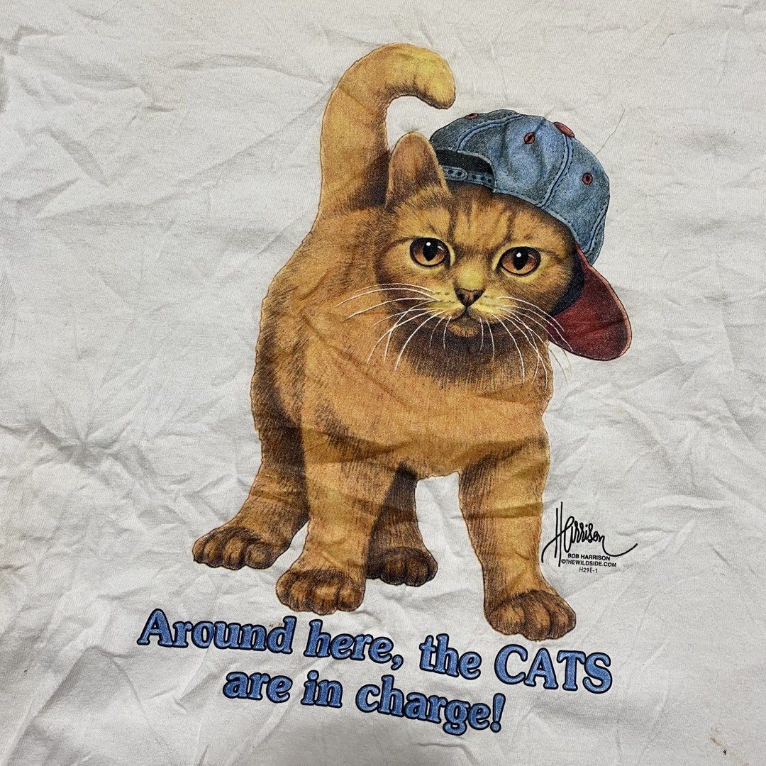 Vintage 90s Art Tee Cat Bob Harrison (Category: Tshirts & Polo Shirts ) located in Imus. Submitted by fndsvntg_307 (Listing ID 1426940124, Image 2). Description: Vintage Cat Bob Harrison Size medium adult Need wash only Excellent condition Price: 850.
