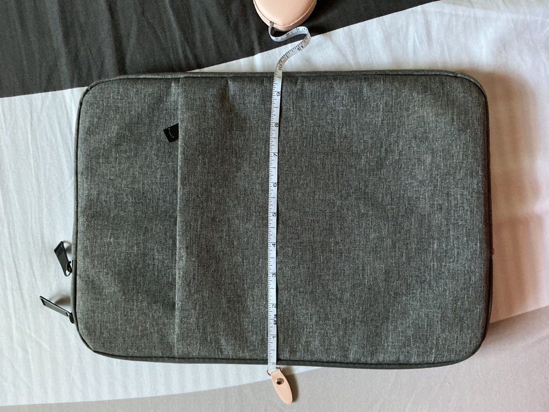 Waterproof cushioned laptop case 13” (Category: Cases & Sleeves) located in Quezon City. Submitted by dcltrrr8 (Listing ID 1426857507, Image 2). Description: Used once for a conference then stored away. Fits 13” laptops. Waterproof and cushioned for device protection..