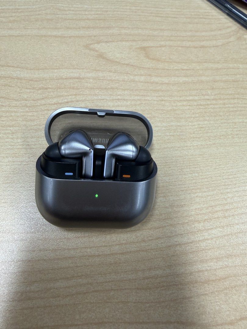 Wireless Earbuds with Charging Case408684585959434241