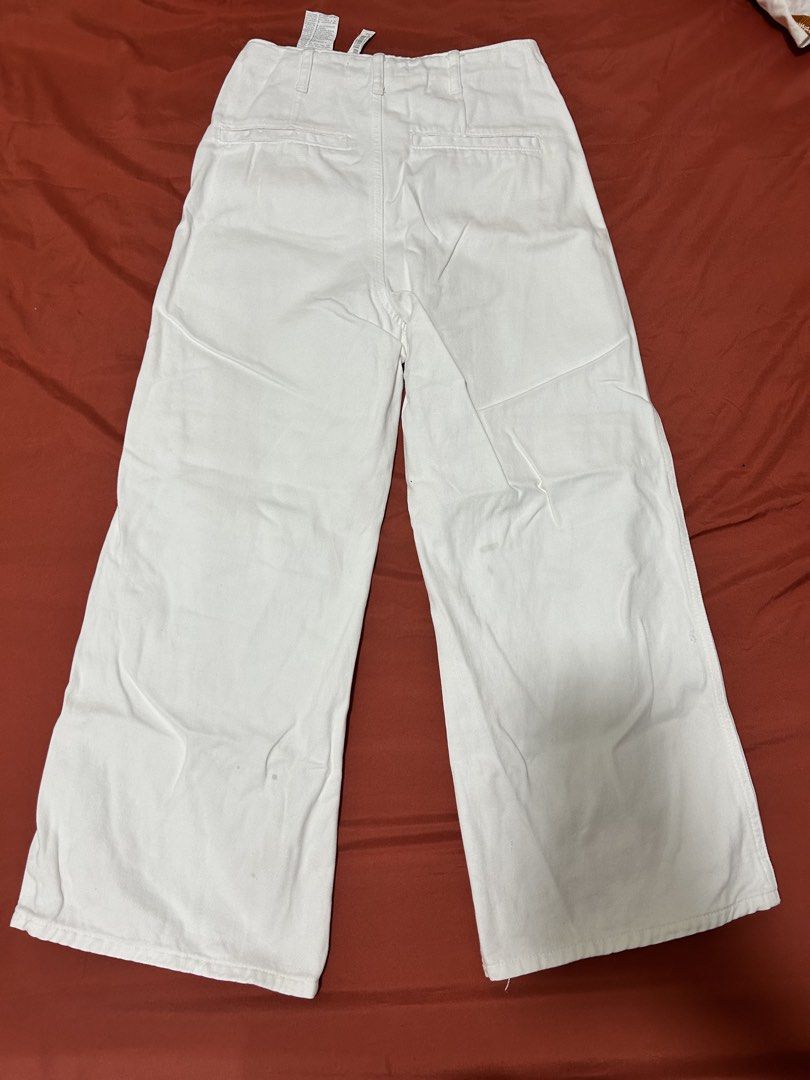 Zara White Wide Leg Pants (Category: Other Bottoms) located in Tuguegarao City. Submitted by notacoolkid (Listing ID 1426946788, Image 2). Description: .