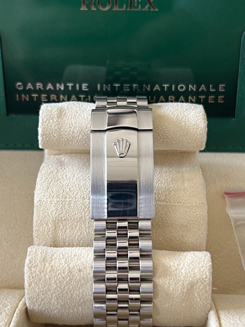 2022 Rolex Datejust 36mm (Category: Luxury Watches) located in Del Monte. Submitted by mjpdavid30 (Listing ID 1426970306, Image 3). Description: Rolex Datejust 36 Silver dial ‼️Price: 588,000‼️ 🟢Fluted White Gold Bezel 🟢Ref. 126234 🟢Year: 2022 🟢Complete set 🟢Excellent condition 🟢 With Active Rolex International Warranty.
