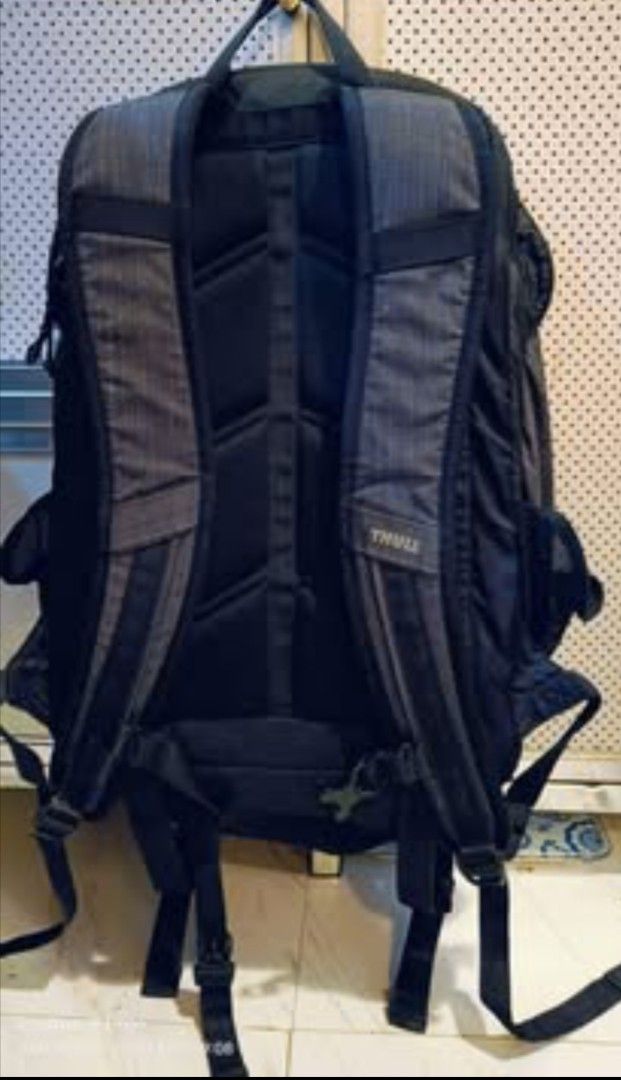 💯 THULE Stravan Daypack for 15" Laptop Backpack (Category: Backpacks) located in General Mariano Alvarez. Submitted by randzwurkz85264 (Listing ID 1427018065, Image 2). Description: Durable Thule backpack with multiple compartments and adjustable straps. Features a front pocket with a zipper and a main compartment with a blue lining. The back of the backpack has padded support for comfort. The Thule logo is visible on the front and side. Include