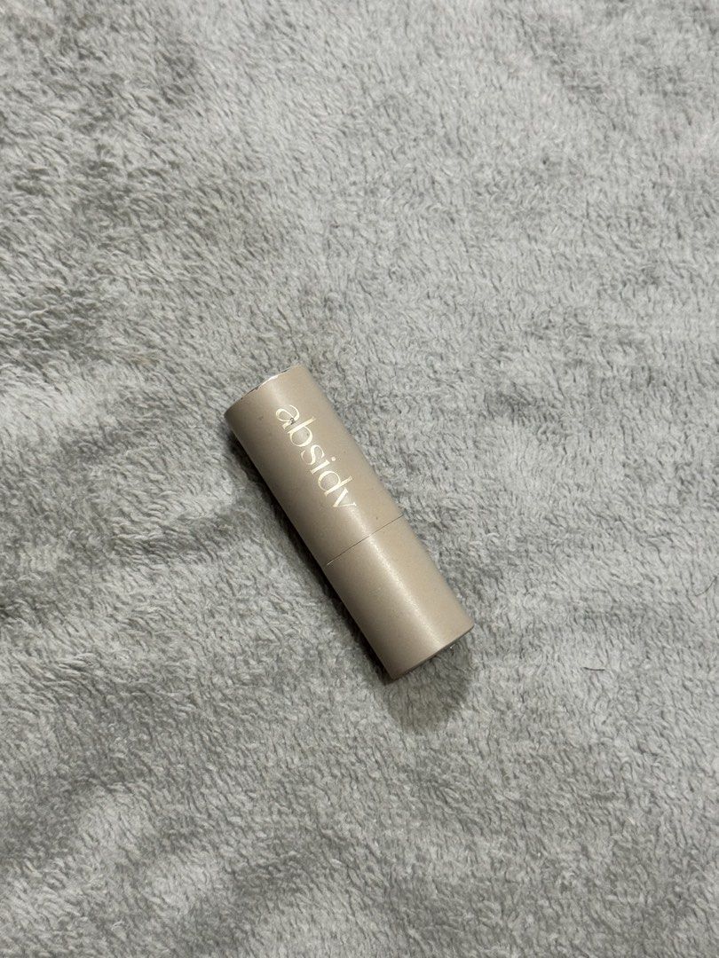 Absidy Lippie (Category: Makeup) located in Quezon City. Submitted by auntie.cart (Listing ID 1426971188, Image 3). Description: 30-40% left Will sanitize before ship out Shade: dusk.