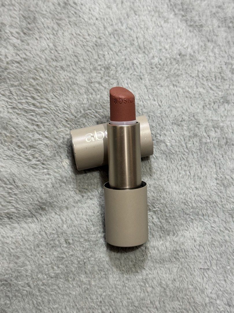 Absidy Lippie (Category: Makeup) located in Quezon City. Submitted by auntie.cart (Listing ID 1426971188, Image 1). Description: 30-40% left Will sanitize before ship out Shade: dusk.