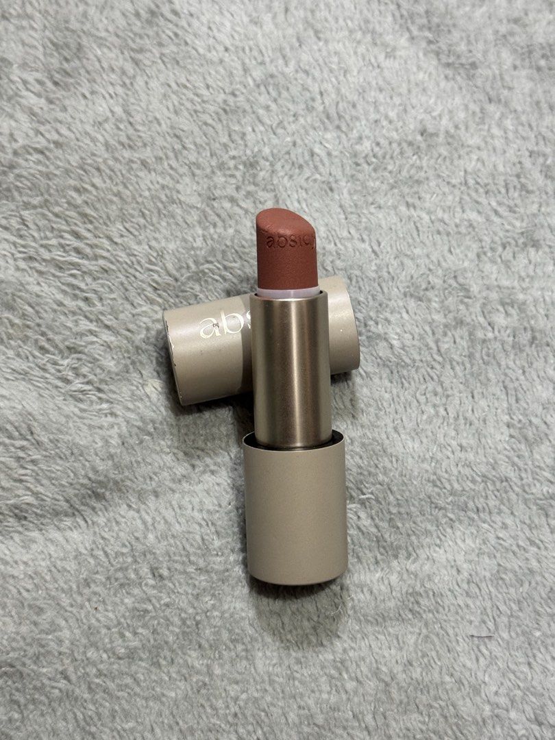 Absidy Lippie (Category: Makeup) located in Quezon City. Submitted by auntie.cart (Listing ID 1426971188, Image 2). Description: 30-40% left Will sanitize before ship out Shade: dusk.