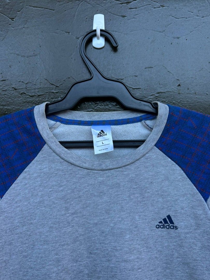 Adidas Crewneck Sweatshirt - L (Category: Coats, Jackets and Outerwear) located in Baguio. Submitted by thriftcollex (Listing ID 1427001136, Image 2). Description: - Adidas crewneck sweatshirt - Grey with blue shoulder accents - Features Adidas logo - Size: L - Measurements: Length 26.5 inches, Width 21 inches - Condition: 10/10.
