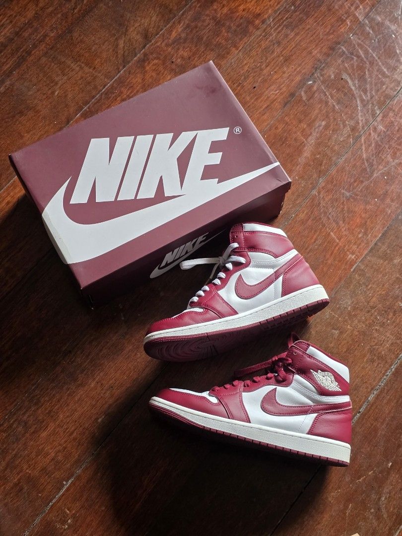 Air Jordan 1 Retro High OG (Category: Sneakers) located in Quezon City. Submitted by dc.esti (Listing ID 1427048685, Image 2). Description: For sale Air Jordan 1 Retro High OG White / Team Red Size 9 US Extra laces Gold aglets included Used 3 times 5k Commonwealth ave qc meet ups Shipping via lalamove (c/o buyer) Payment first basis Thank you and god bless!.