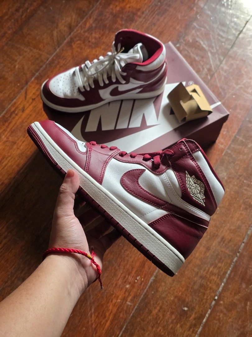 Air Jordan 1 Retro High OG (Category: Sneakers) located in Quezon City. Submitted by dc.esti (Listing ID 1427048685, Image 1). Description: For sale Air Jordan 1 Retro High OG White / Team Red Size 9 US Extra laces Gold aglets included Used 3 times 5k Commonwealth ave qc meet ups Shipping via lalamove (c/o buyer) Payment first basis Thank you and god bless!.
