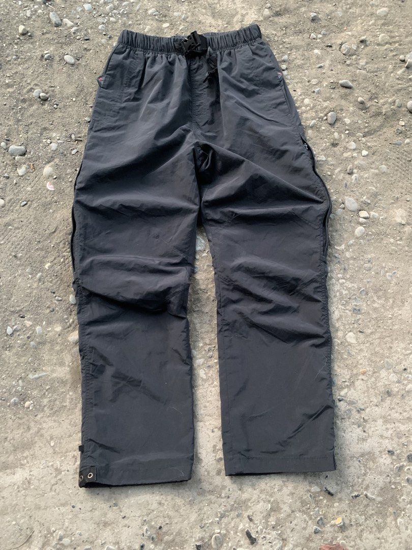 Anta Black Pants Size L (Category: Other Bottoms) located in Braulio E. Dujali. Submitted by gabizz (Listing ID 1427086543, Image 1). Description: W-26-30 L-40 Hem-9.5.