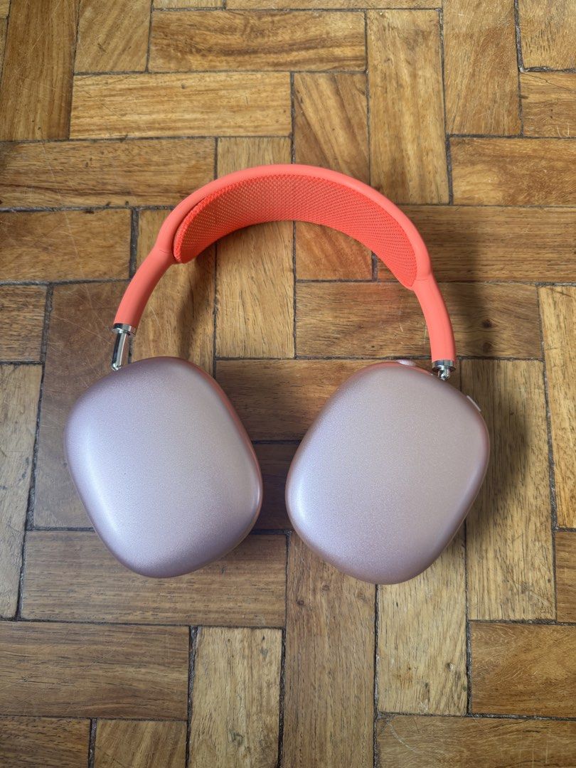 Pink headphones with case (Category: Headphones & Headsets) located in San Juan City. Submitted by bel2025 (Listing ID 1427118368, Image 2). Description: Just a scratch on one side Good quality no issues Good sound Comes with case Looks like Apple AirPods Max RFS: not using anymore Charger: lightning.