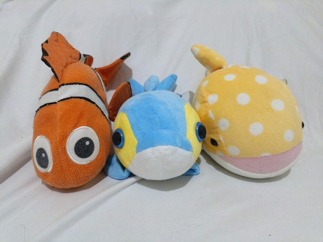 Assorted Plush Fish and Sharks (Category: Plushies & Soft Toys) located in Pasig City. Submitted by hzrgb03 (Listing ID 1426966099, Image 2). Description: *Pre-Loved toys ❤️ AS-IS *Rewashed ✨️ Clean and fresh 😍 *with Plastic & Gift tag Size: approx. height - 7-20 inches Location Pasig city.