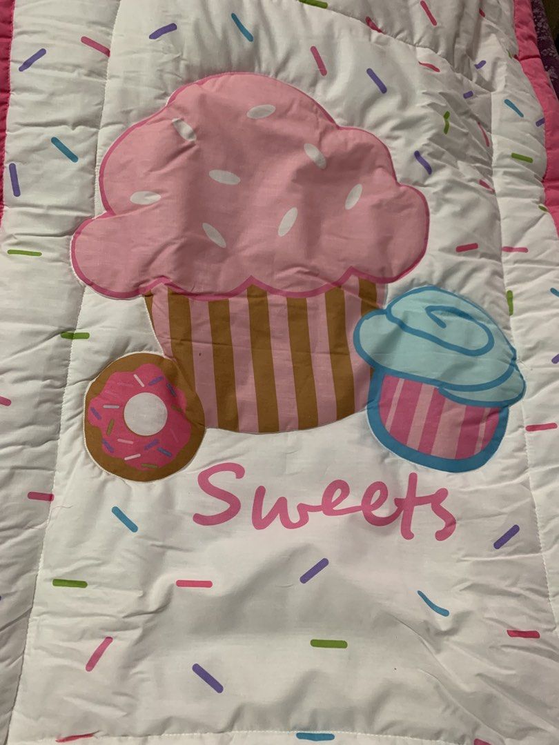 Baby Co. Cupcake Bedding Set (Category: Weaning & Toddler Feeding) located in Pasig City. Submitted by tinylittlestore (Listing ID 1427149485, Image 2). Description: Bought from SM 1200 pesos Brand new pack 5 pcs Set 1 Small Head pillow 2 side pillows 1 fitted sheet 1 baby comforter .