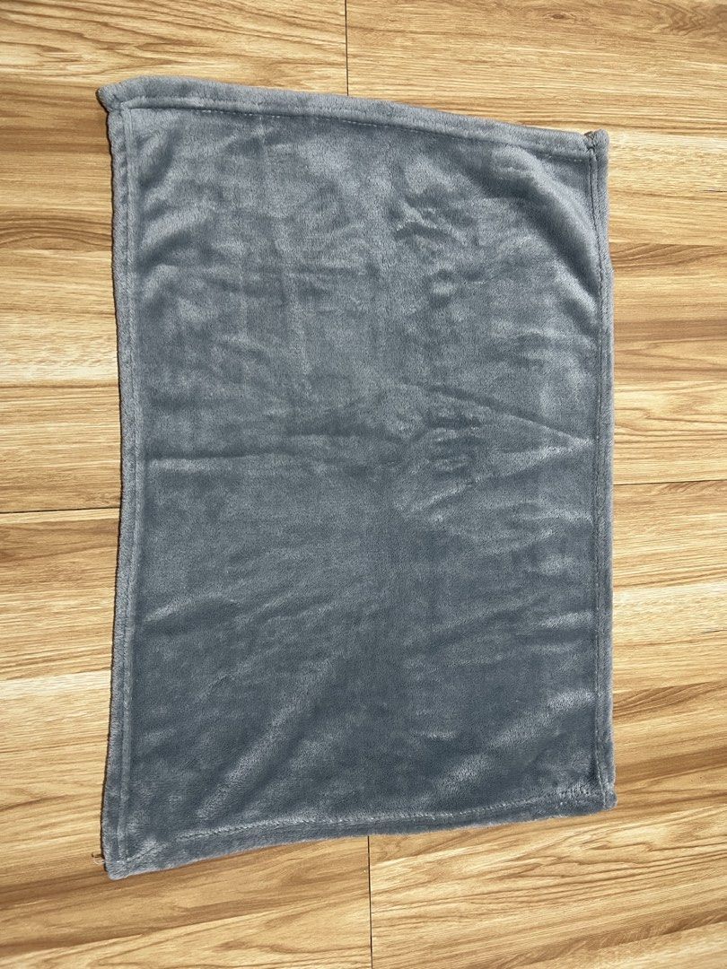 Baby Fleece Blanket (Category: Bed Guards) located in Bacoor. Submitted by momofkas1 (Listing ID 1426967668, Image 1). Description: 📌0-3.