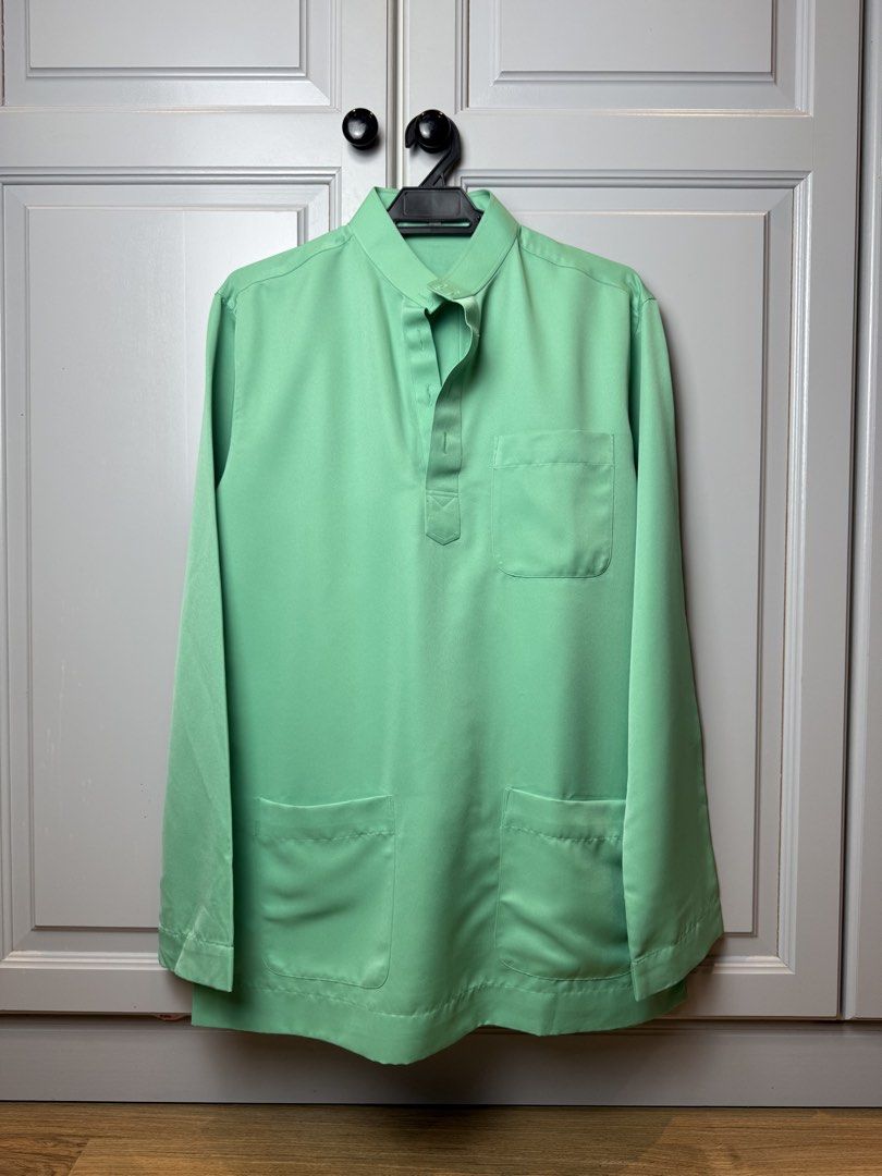 Bak Baju Melayu (Category: Baju Melayu) located in Kuala Lumpur. Submitted by saysari (Listing ID 1426961196, Image 1). Description: In excellent condition. Attached colour is the closest match to the actual piece. Slight variation may occur due to lighting..