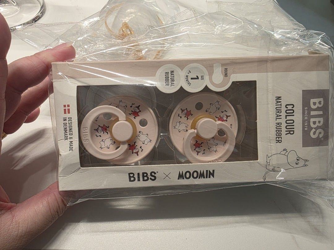 Pacifier (Category: Soothers & Pacifiers) located in Singapore. Submitted by merfish (Listing ID 1427010964, Image 3). Description: brand new pacifier as got extra condition : 10/10 selling $12 for 2 include cover as per picture.