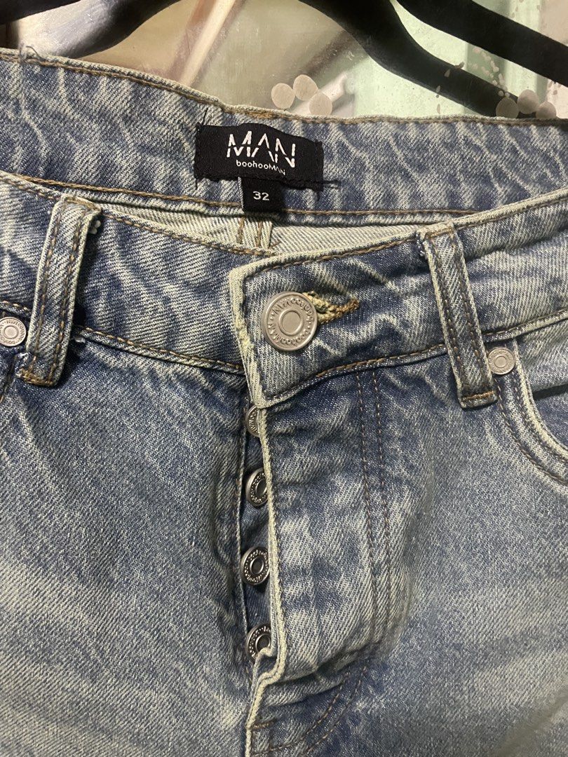 BoohooMAN Distressed Flare Jeans - Size 32 (Category: Jeans) located in Badoc. Submitted by ganalgeral12718 (Listing ID 1427030441, Image 3). Description: From Hawaii Us Lightly used.
