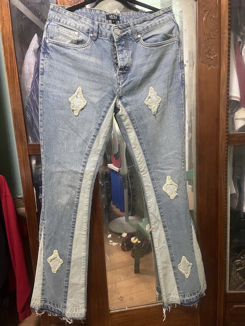 BoohooMAN Distressed Flare Jeans - Size 32 (Category: Jeans) located in Badoc. Submitted by ganalgeral12718 (Listing ID 1427030441, Image 1). Description: From Hawaii Us Lightly used.